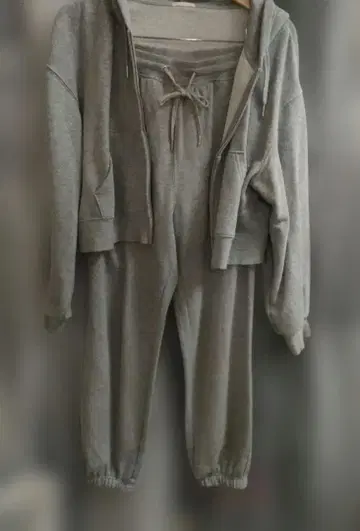 그레이 후드 부착 맨투맨 셋업 M