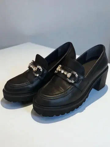 RANDA 란다 비쥬 부착 통굽 신발 22.5cm 블랙