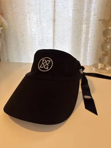 G/FORE 블랙 바이저 펄 장식