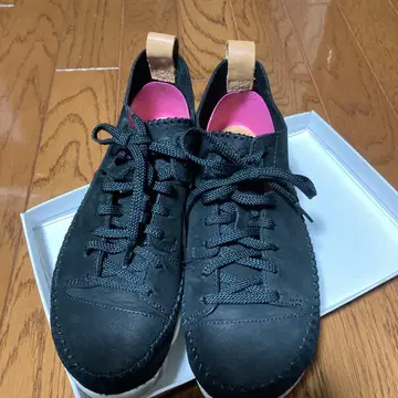 Clarks 블랙 스웨이드 스니커즈