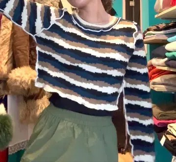 보더 크롭 니트