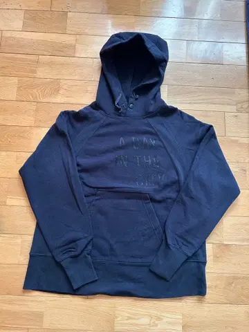 엔지니어드 가먼츠 다크 블루 후드 부착 후드티