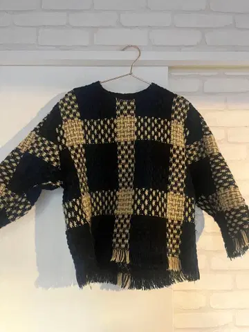 체크 무늬 프린지 니트 스웨터