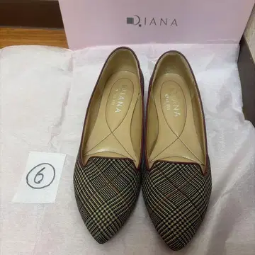 DIANA 체크 무늬 낮은 힐 펌프스