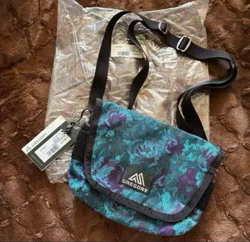 새상품 GREGORY TEENY MESSENGER 블루 태피스트리 꽃무늬