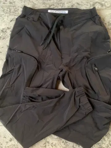 White Mountaineering 블랙 워크 팬츠 사이즈 0