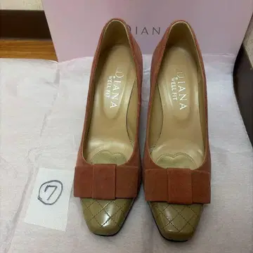 DIANA 리본 포함 브라운 하이힐