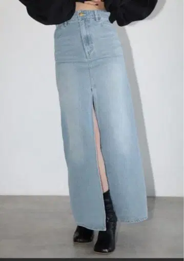 ZARA 라이트 블루 데님 슬릿 스커트