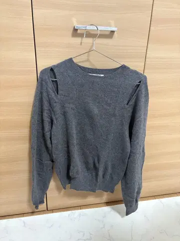 [ 새상품급 ] SNIDEL 그레이 어깨 트임 니트