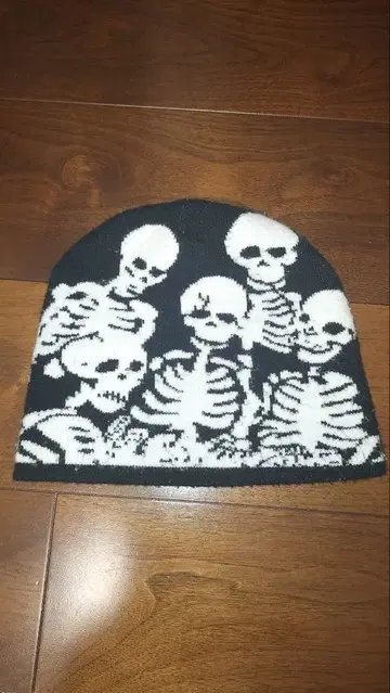 비니 스켈레톤 패턴 y2k