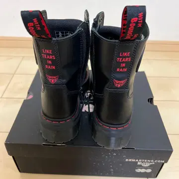 메이즈 러너와 Dr.Martens의 한정판 콜라보 부츠