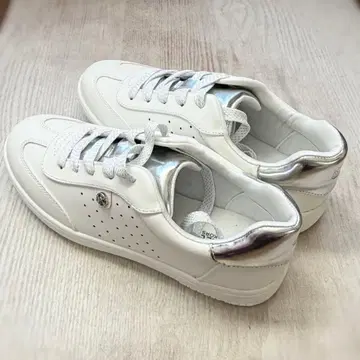 Michael Kors 화이트 스니커즈