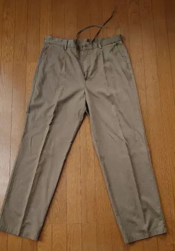 ZARA 카키 플리츠 이지 팬츠