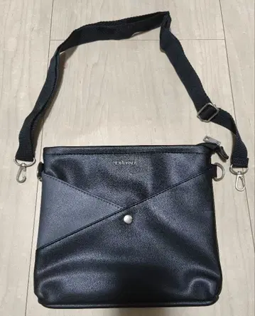 새상품 배송비 포함! 뉴요커 블랙 숄더백 체크 무늬 내부