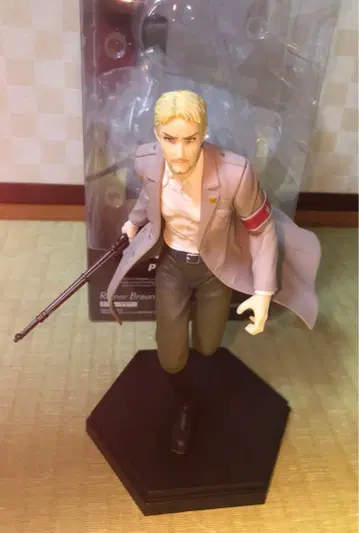 POP UP PARADE 진격의 거인 피규어 라이너 브라운