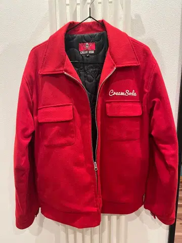 크림 소다 레드 자켓