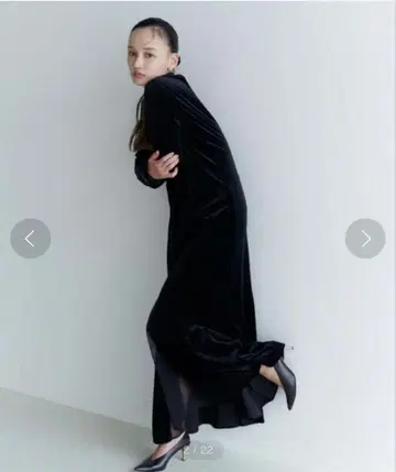 EMMEL REFINES 백 오픈 벨로아 원피스