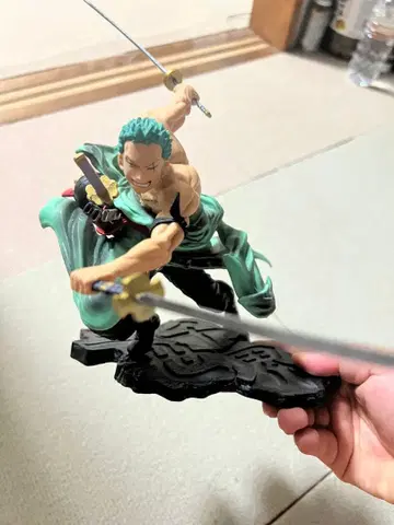 조로와 데쿠의 피규어 세트