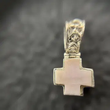 핑크 펄 십자가 목걸이 탑