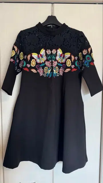 자수 원피스 포켓 있음