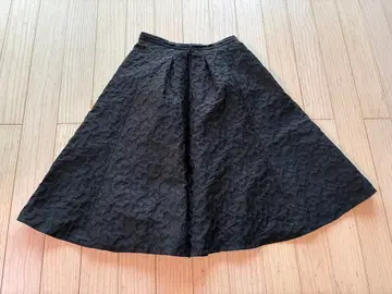 TAFFETA 텍스처 블랙 플레어 스커트