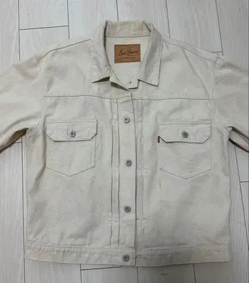 크림색 데님 자켓