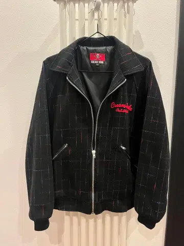 크림 소다 체크 무늬 점퍼