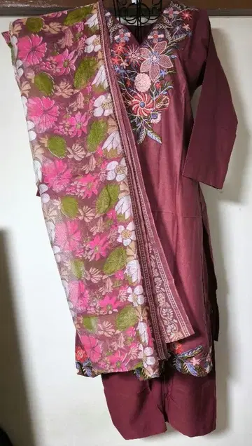 [ 25-N-22-3 ] 버건디 플라워 자수 쿠르타 3피스
