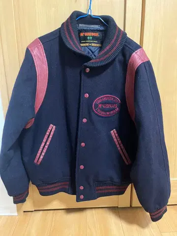 네이비/레드 바시티 자켓