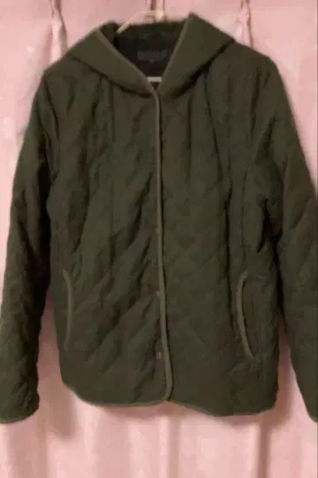 유니클로 다크 그린 퀼팅 후드 자켓 L 사이즈
