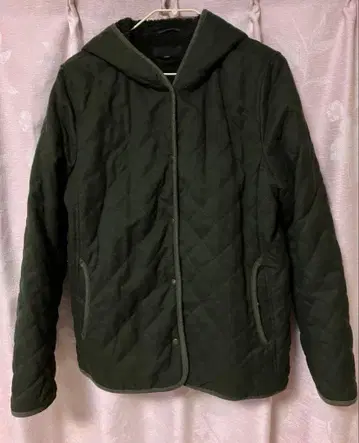 유니클로 다크 그린 퀼팅 후드 자켓 L 사이즈