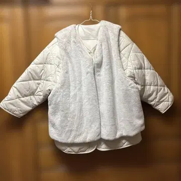 화이트 퀼팅 자켓