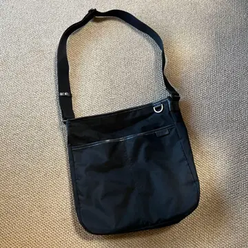 [ Agnes b ] 블랙 숄더백