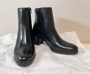 PIEDI NUDI (피에디 누디) / 천연 가죽 슬림 레그 숏부츠