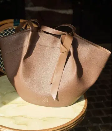 [ 완판 ] Aimeine 에메인 셀 쉐이프 빅 토트백