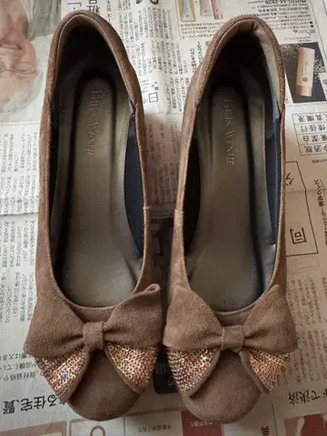 힐스 애비뉴 리본 포함 브라운 웨지 펌프스