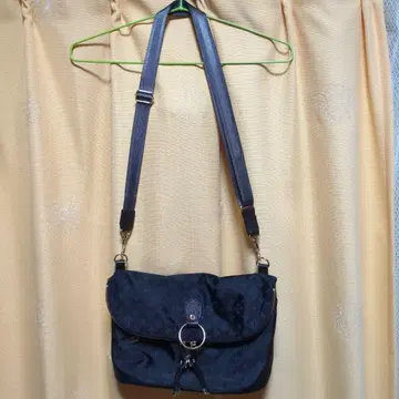 russet 네이비 플랩 부착 숄더백