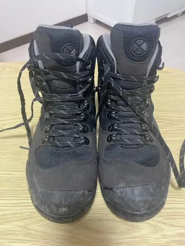 캐러밴 등산화 23.5cm