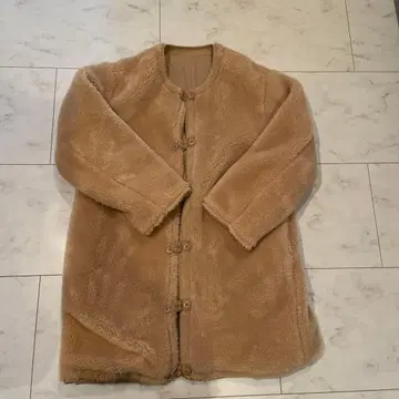 프릭스스토어 베이지 보아 퍼 코트