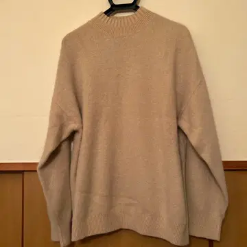 베이지 모헤어 크루넥 니트