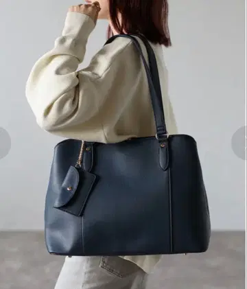 GUSCIO 네이비 숄더백