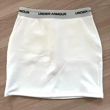 새상품 UNDER ARMOUR 골프 화이트 스커트 L