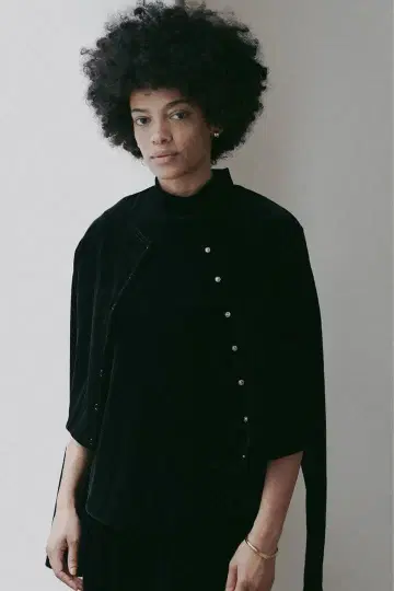 HER. 하 베이지 긴팔 티셔츠 상의 벨로아 가디건