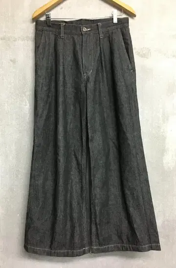 퍼즐링 홈 턱 와이드 트라우저 데님 팬츠 블랙 계열 미 사이즈 2