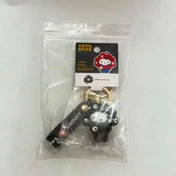 블랙 산리오 미야쿠미야쿠  입체 키링 키티