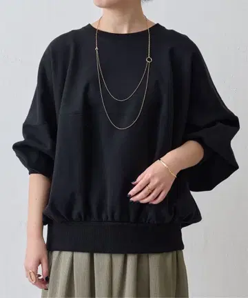 비어즐리 블랙 벌룬 슬리브 맨투맨