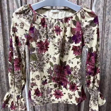 [ 새상품급 ] L'EST ROSE 꽃무늬 벨로아 튜닉 긴팔 M 사이즈