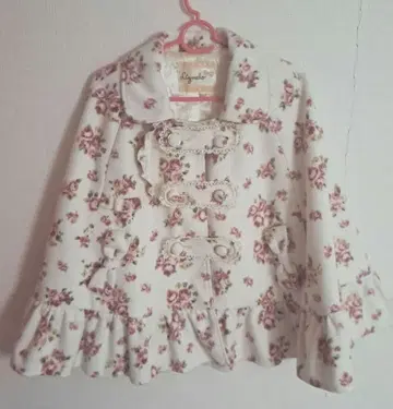 LIZLISA 리즈리사 리즈멜로 마이멜로디 콜라보 꽃무늬 판초 코트