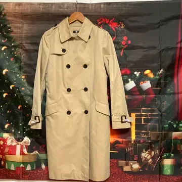 베이지 더블 브레스트 트렌치코트