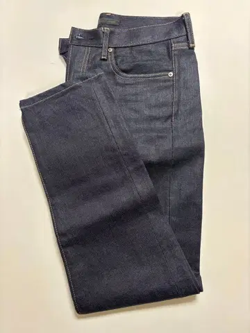 유니클로 다크 블루 스트레이트 데님